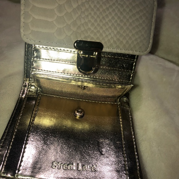 🌟NWT🌟Faux Snake Print Lock Wallet - Picture 4 of 8